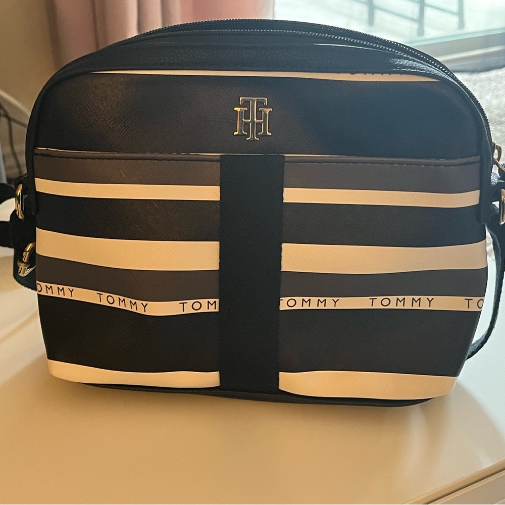 Tommy Hilfiger crossbody purse